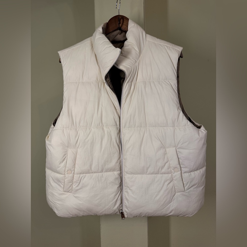 NWOT Reversible Puffer Vest - Picture 9 of 13